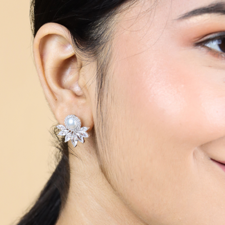 Twinkling Pearl Petal Silver