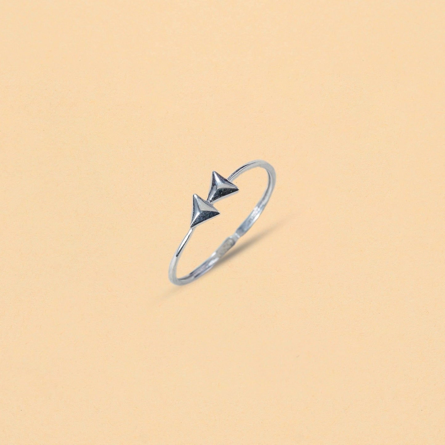 Connected Arrows Eternity Ring